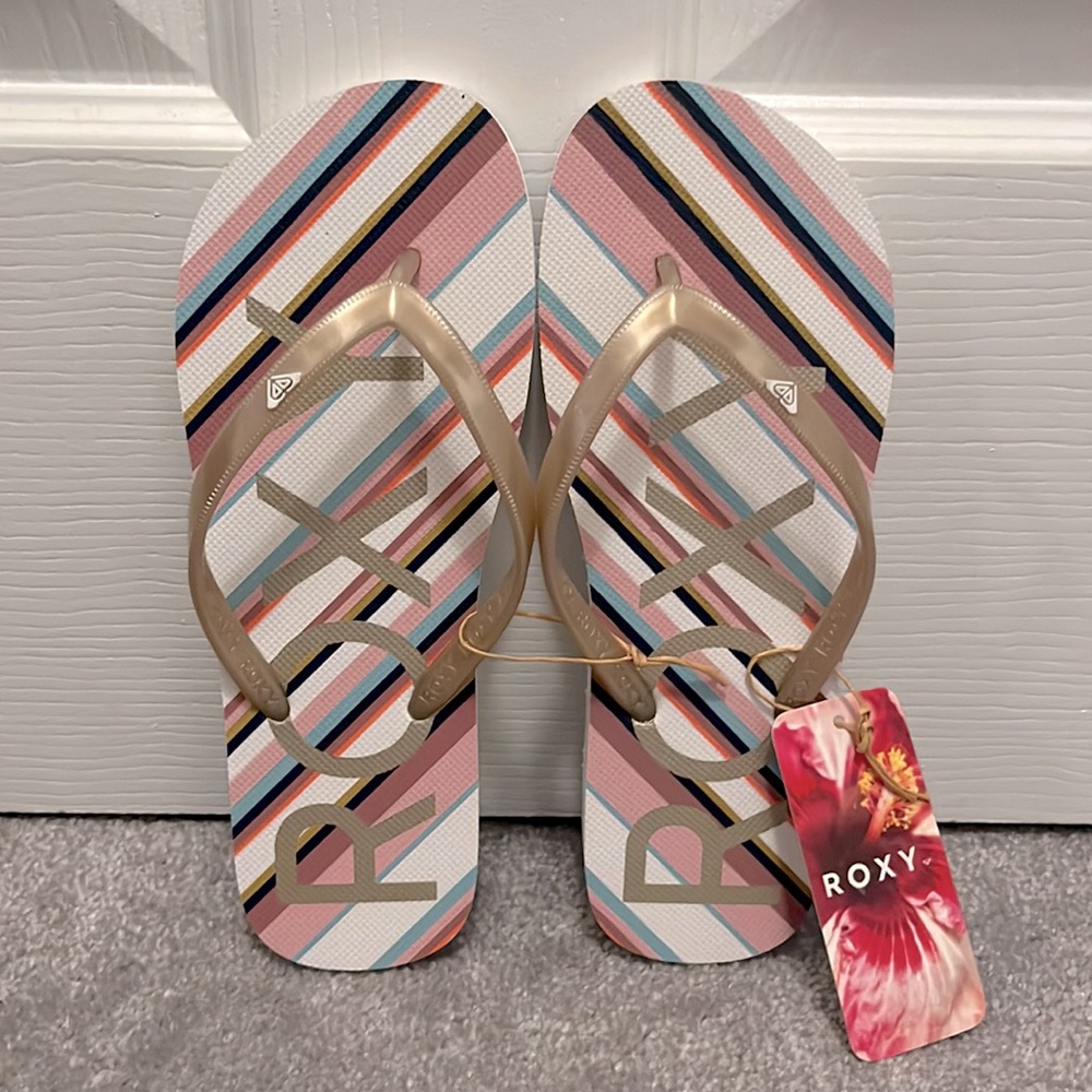 Roxy Flip Flops NWT